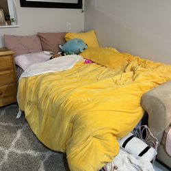 Queen Bed Mattress Super Clean 