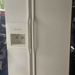 Kitchen Aid Refrigerator 25.1 Cu.ft 