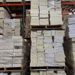 Women’s Shoe Pallets – Heels, Sneakers, Boots & Sandals