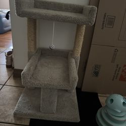  Cat Tree / Scratching Post