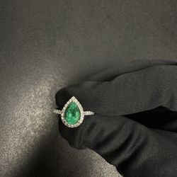 14K WG 2 Ct Emerald With Halo Diamond Setting