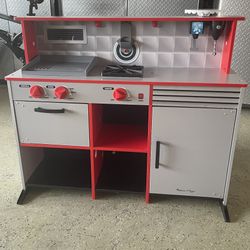 Melissa & Doug Double-Sided Wooden Star Diner Restaurant Play Space