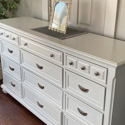 12 Drawer Dresser