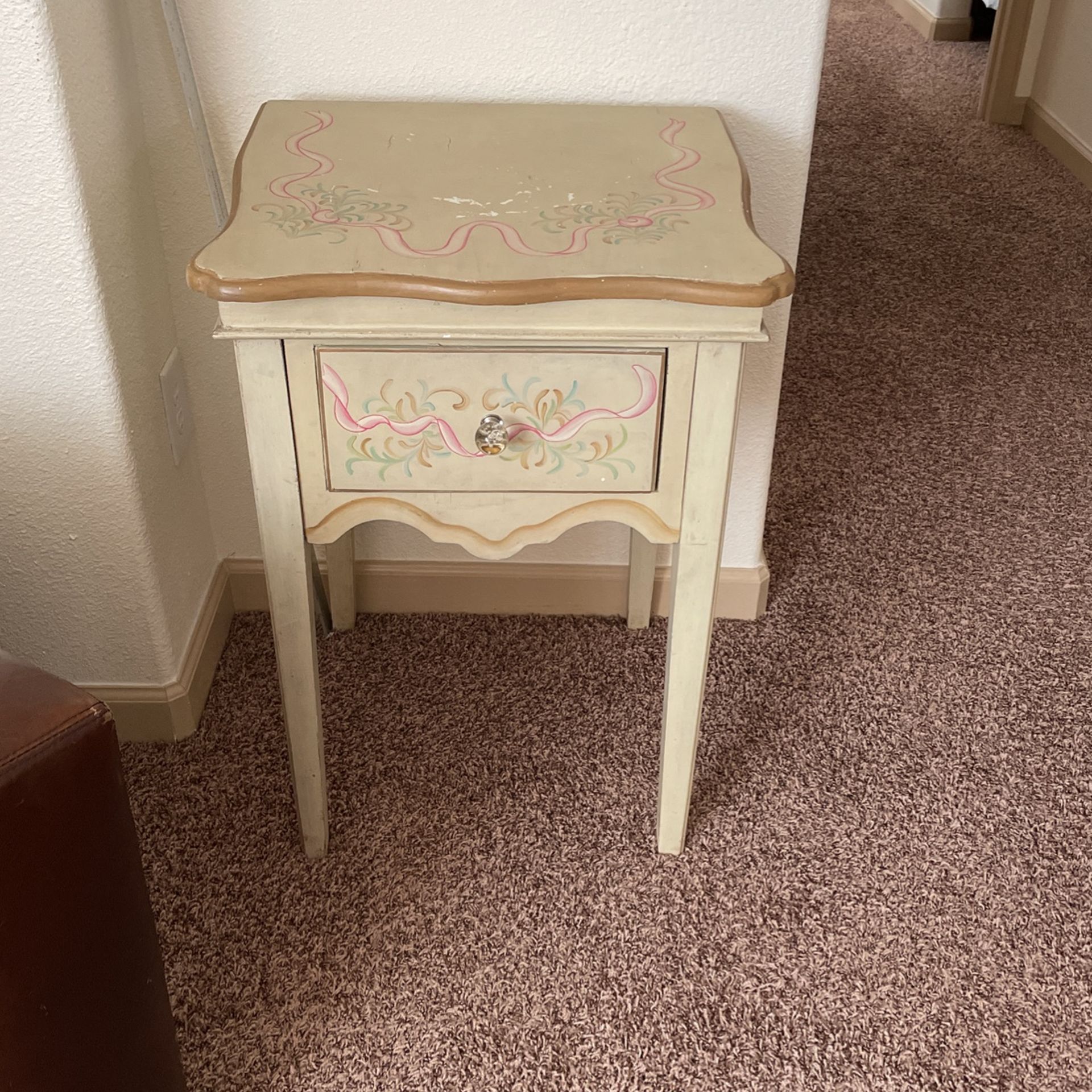 End Table  Vintage. 