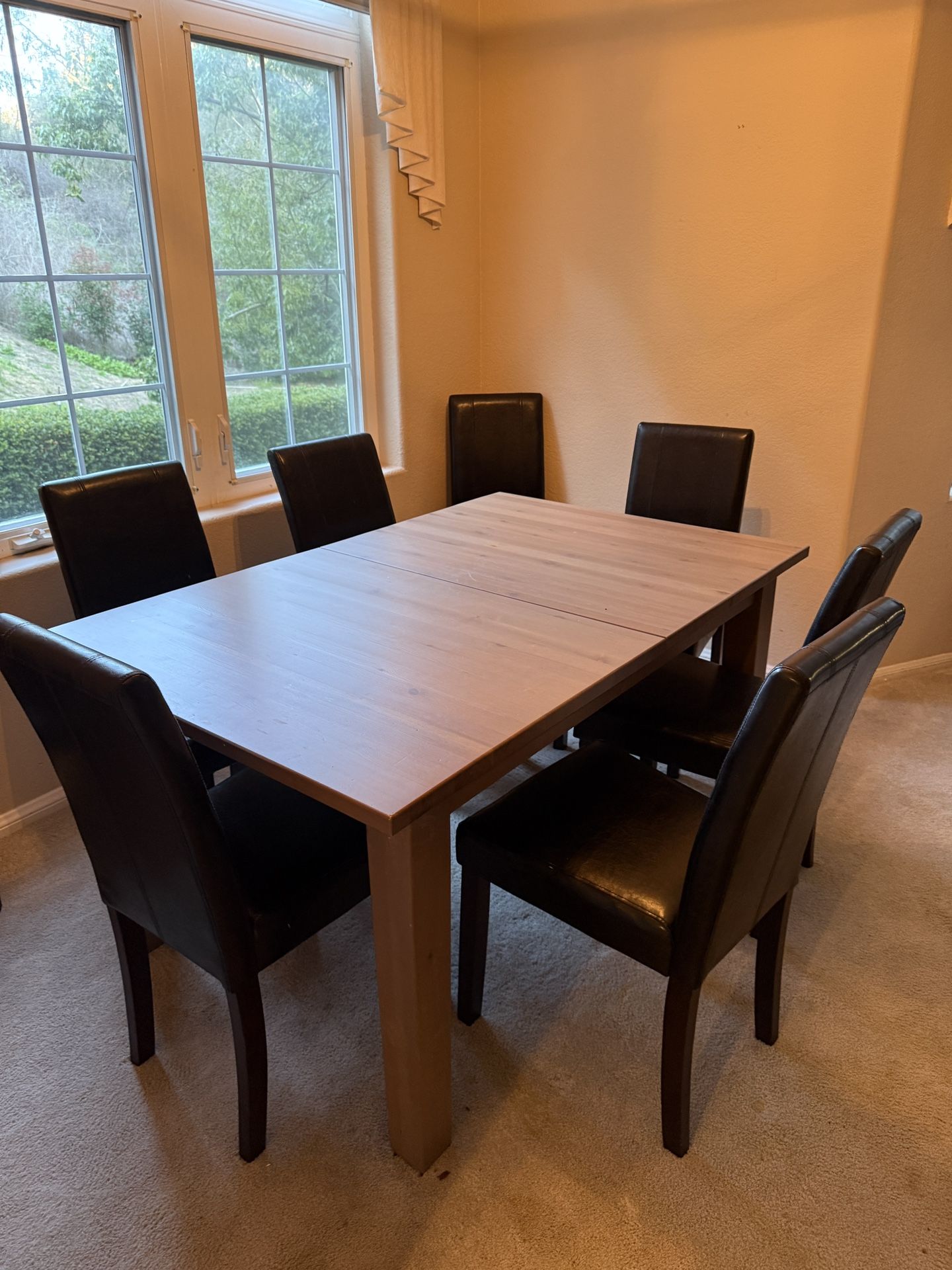 Dining Room Table & Chairs 
