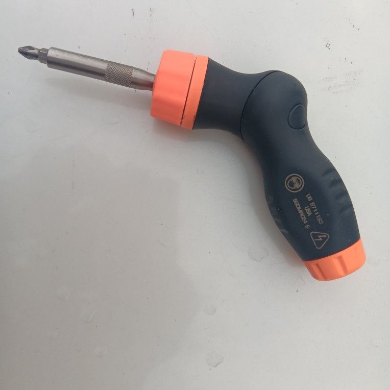 Snap-on SGDMRCE4 Soft Grip 5-Position Screwdriver. Many Other Tools. For Pick Up Fremont Seattle. No Low Ball Offers Please. No Trades. Yes I Have It