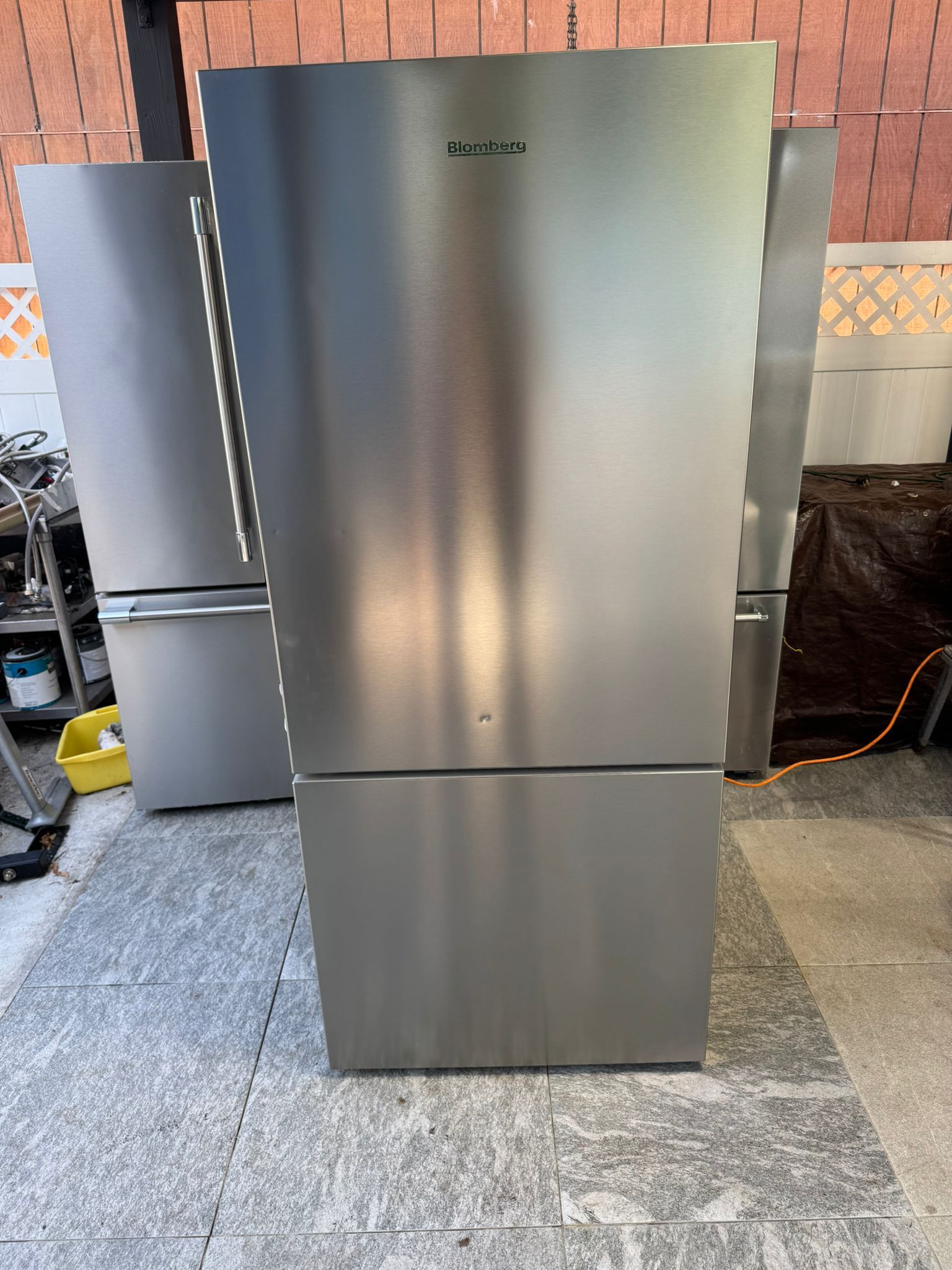 Bloomberg refrigerator 30 x 68