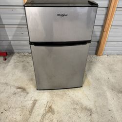 Whirlpool Mini Refrigerator 