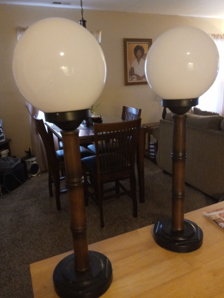 2 lamps. Very good shape. Work as they should.