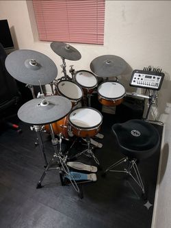 YAMAHA DTX10K-M ELECTRONIC DRUM SET W/MESH PADS, REAL WOOD