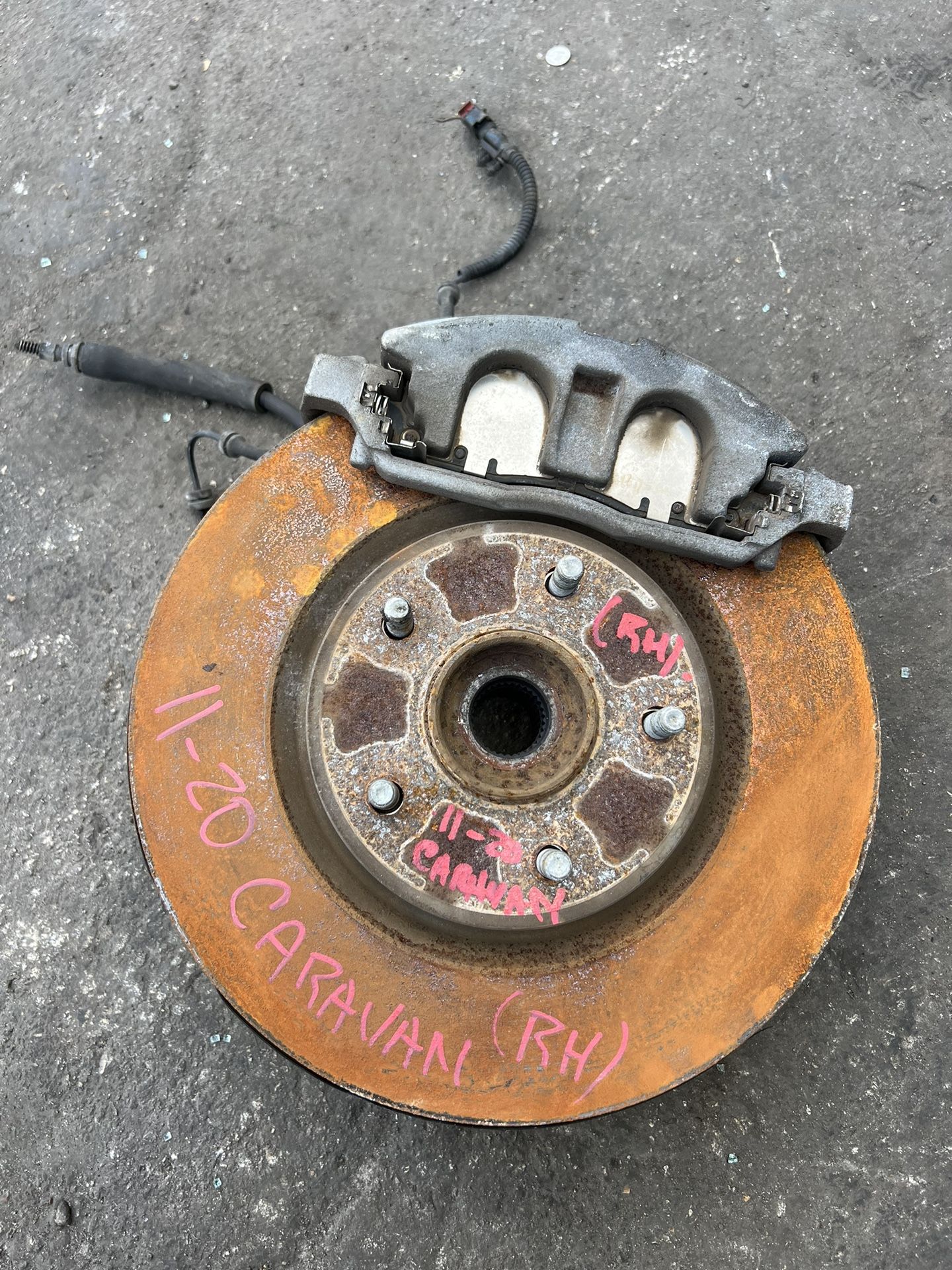 Front Passenger Side Spindle 2011 2020 DODGE GRAND CARAVAN Rotor Caliper Bearing USED PART GREAT CONDITIONS OEM