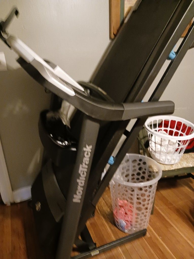 Nordictrack ifit Treadmill for Sale in Beaumont, TX OfferUp