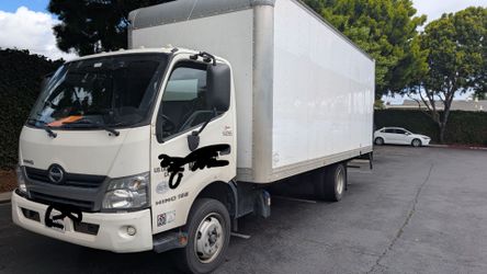 Hino 195 box truck