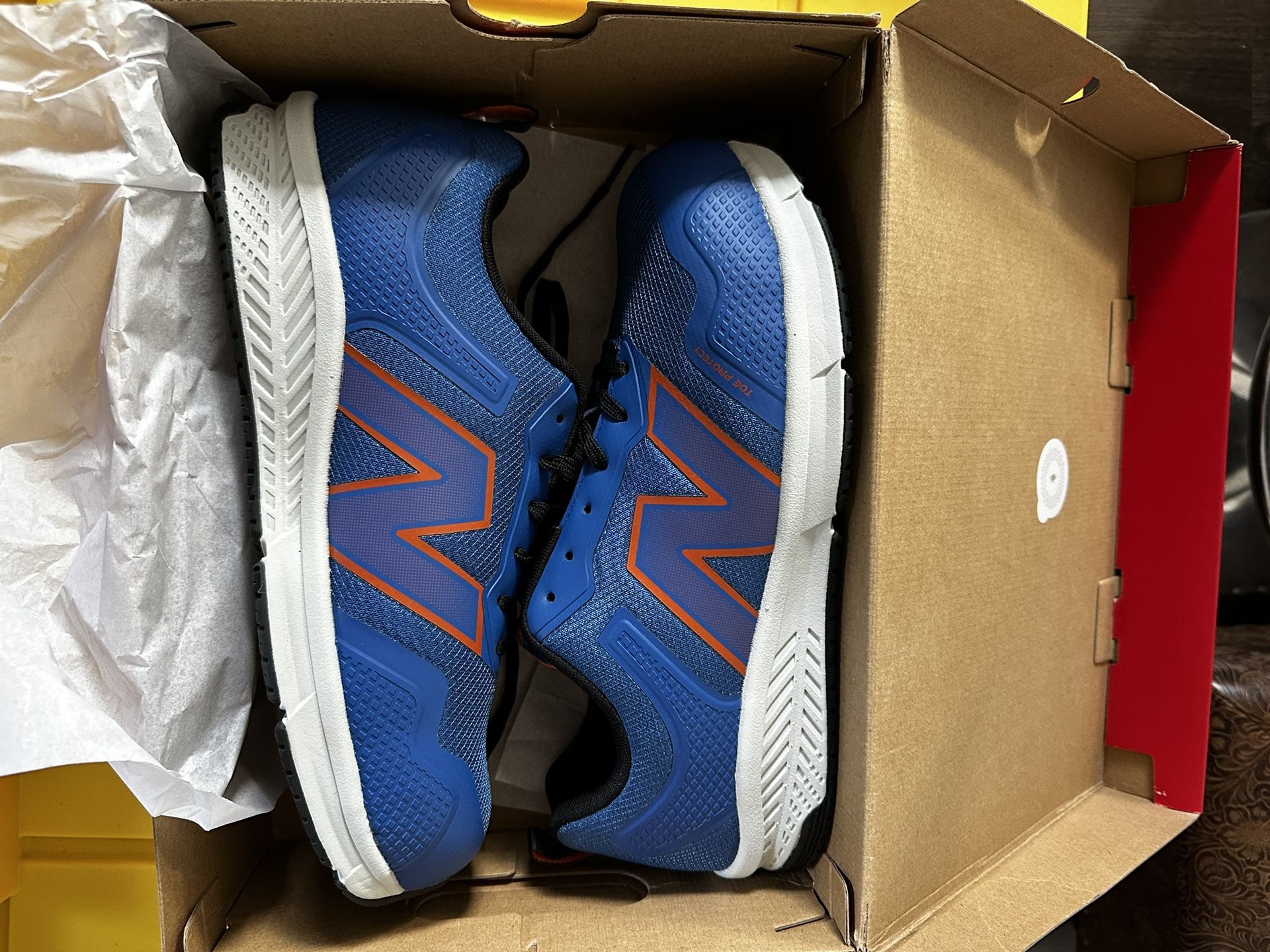 Men's New Balance Alloy Toe Work Shoe MIDEVOLBO.