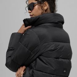 Alo Yoga Gold Rush Puffer Size Small *BRAND NEW WITH TAGS* BLACK COLORWAY 