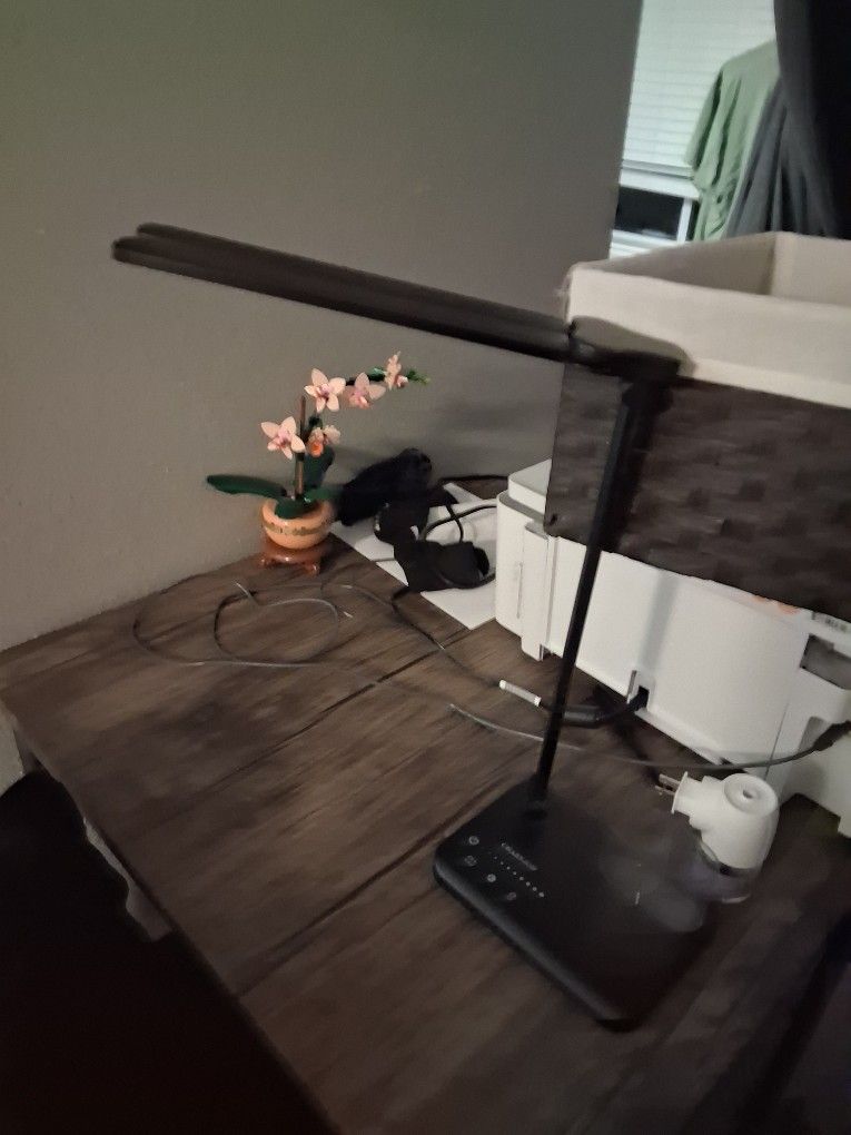 LED Desk Lamp With Pencil Holder