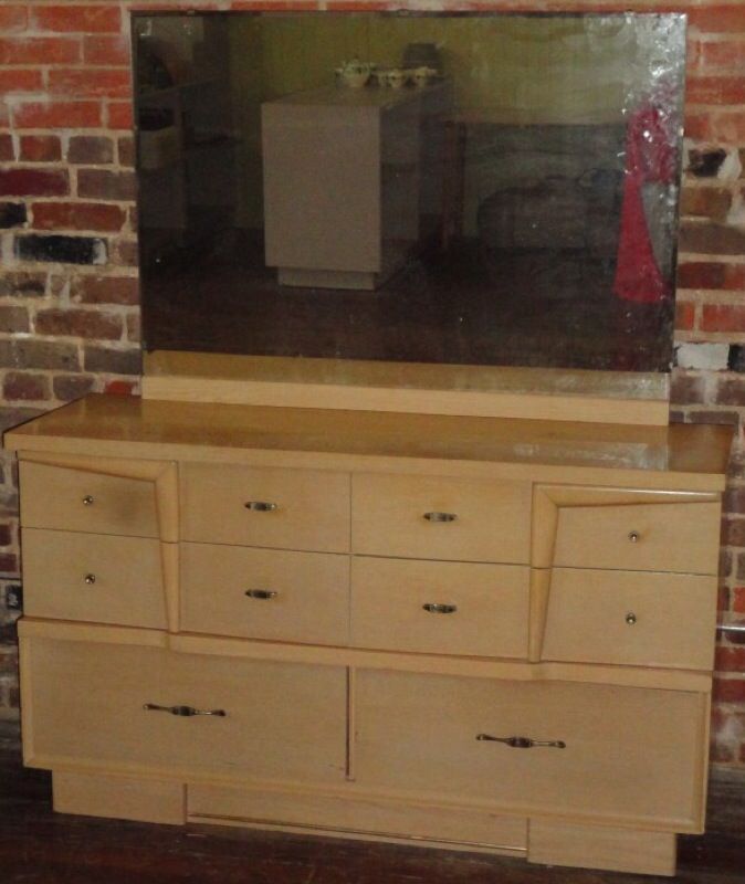 Mid-century Harmony House 6 drawer dresser with removable mirror. 54" x 18" x 31" tall. The mirror measuring 44" x 32". Good condition!