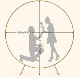 Round arch with artificial flowers included