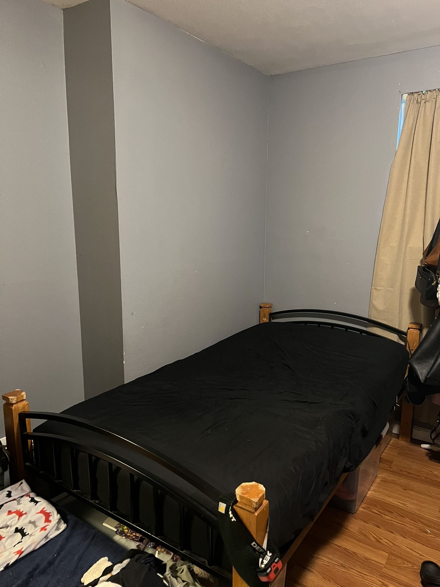 Twin Bed / Bedframe