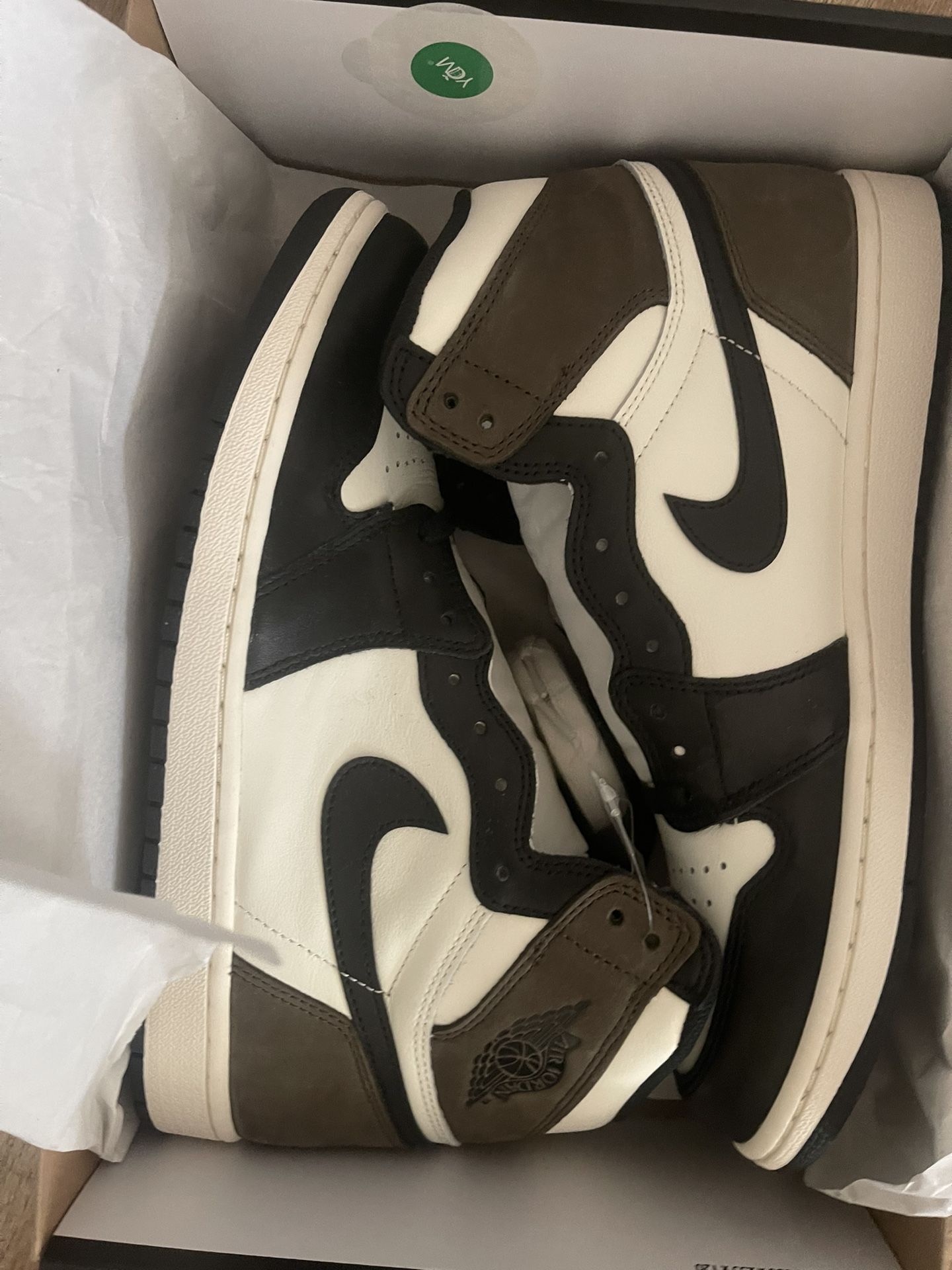 AJ1 Mocha Dead Stock Sz 11