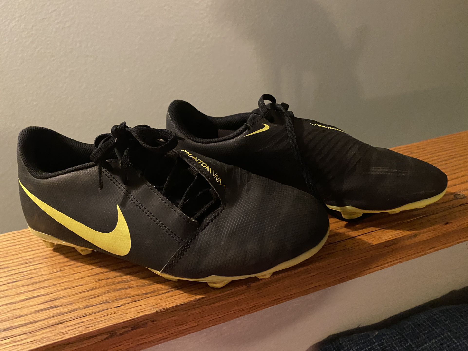Boys’ Nike Soccer Cleats - Size 6