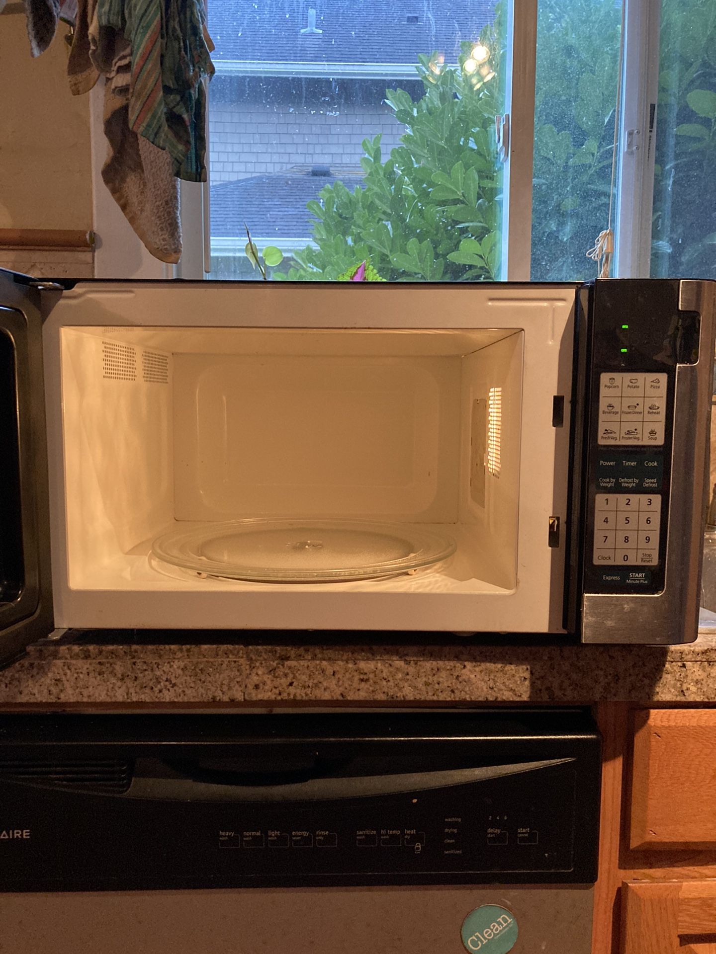 Black Oster Microwave, 1200 W