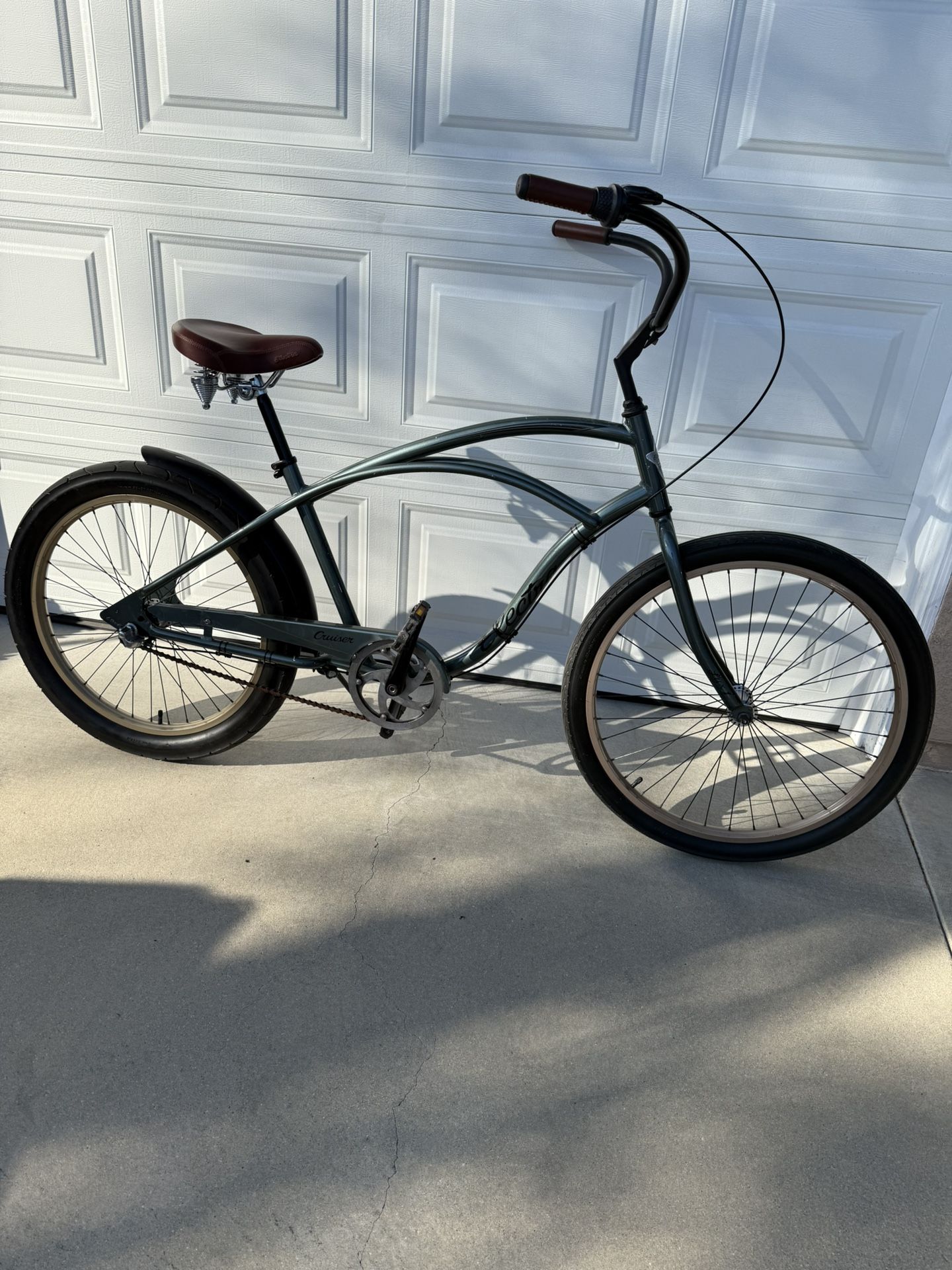 Electra Cruiser GREEN with Gold/Black Wheels with Nexus Speed