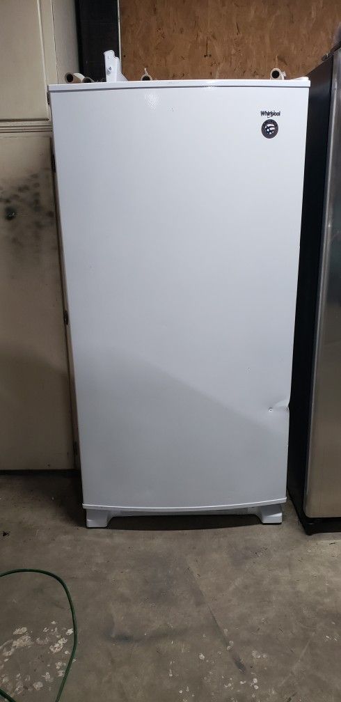 UPRIGHT FREEZER