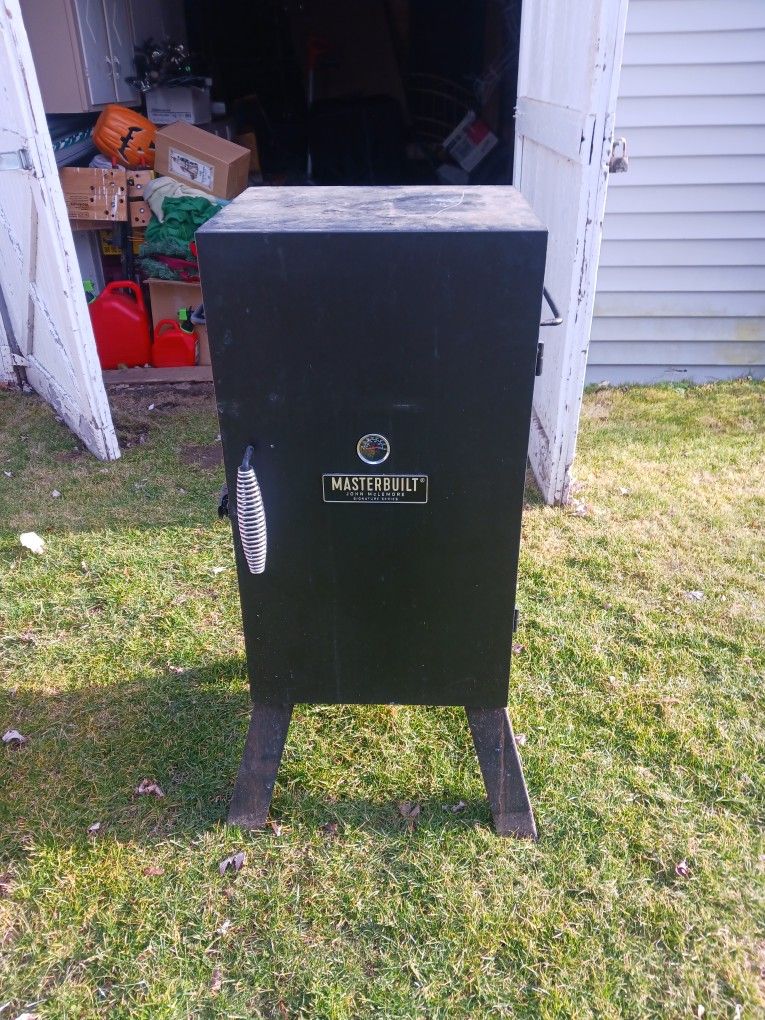 Master Built Smoker
