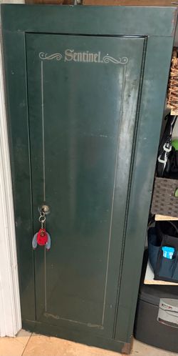 Sentinel Gun Safe / Locker Green with keys