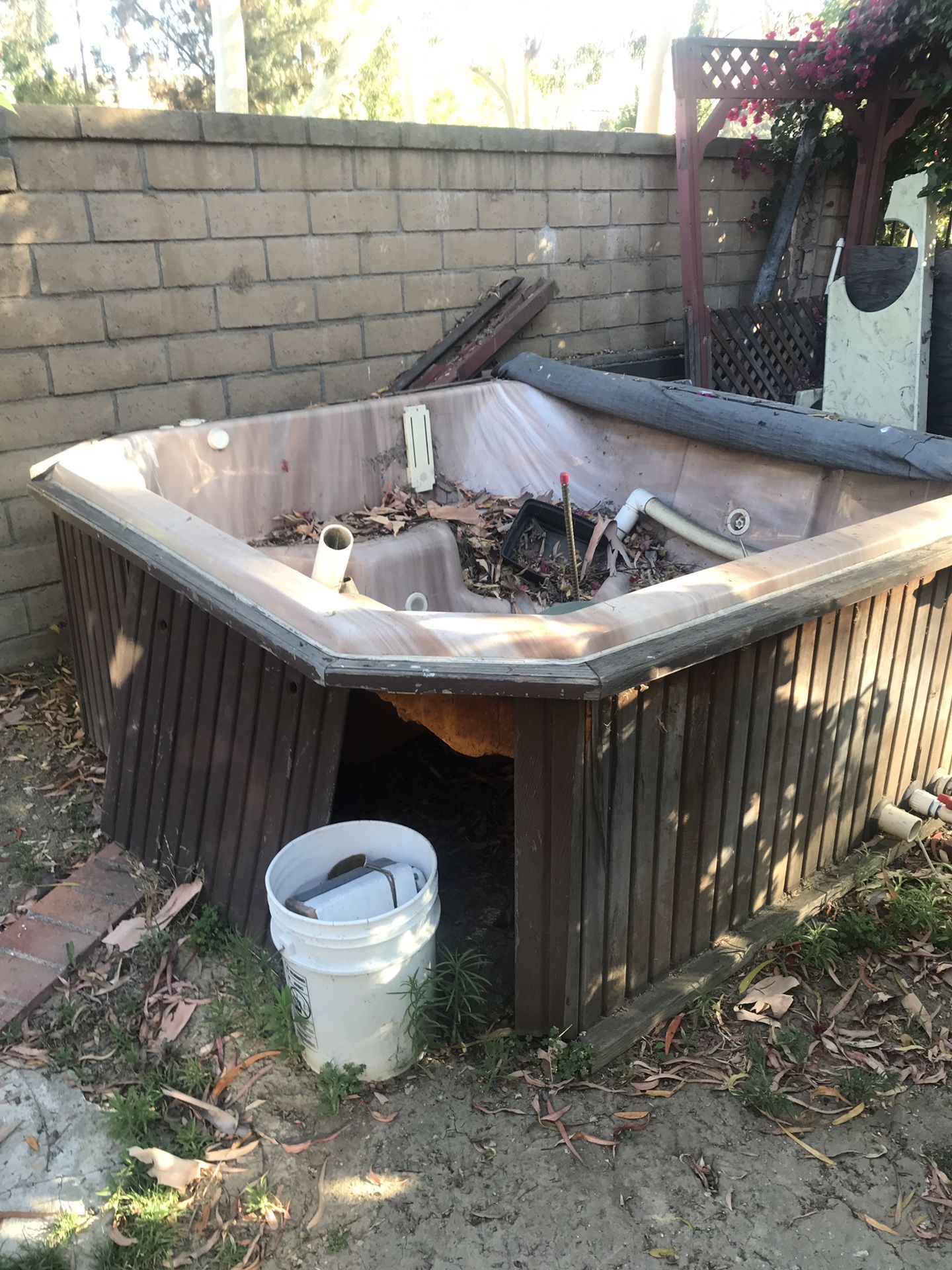 4 person Jacuzzi hot tub. (No motor)