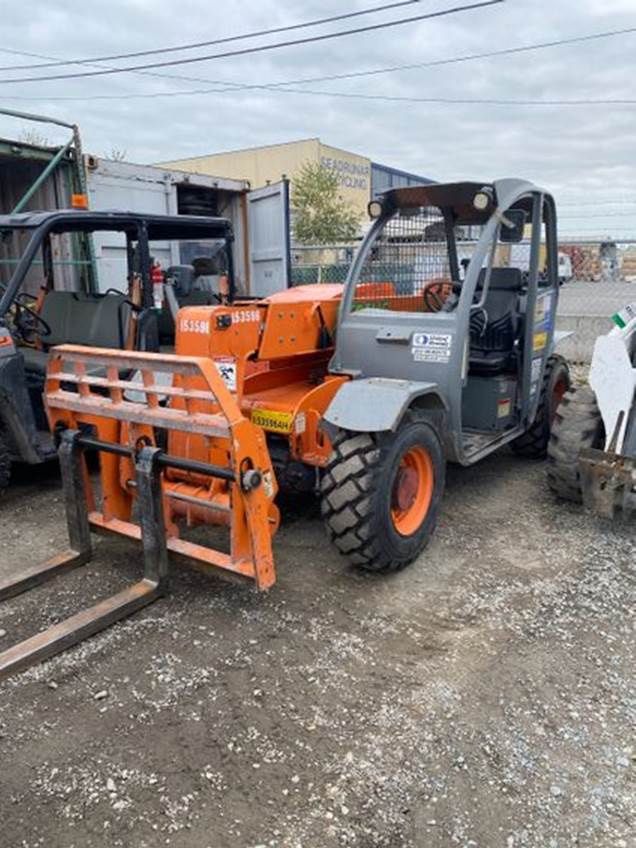 XTRME 5k CABBED REACH FORKLIFT