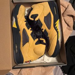Jordan 5 Michigan Size 10.5