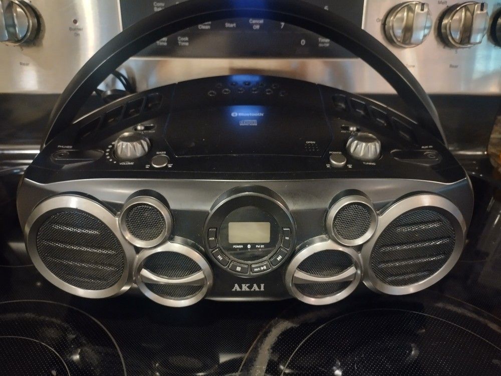 AKAI BT CD Radio Boombox Bluetooth