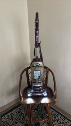 Shark powered lift away vacuum