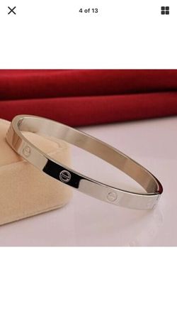 Silver bangle bracelet comes in rose gold also