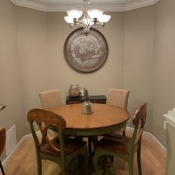 Pier one Round Table