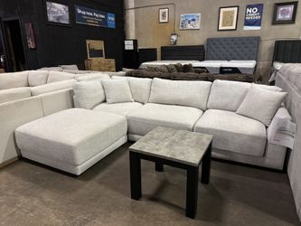 4PC Modular Sectional. 🚚WE DELIVER🚚