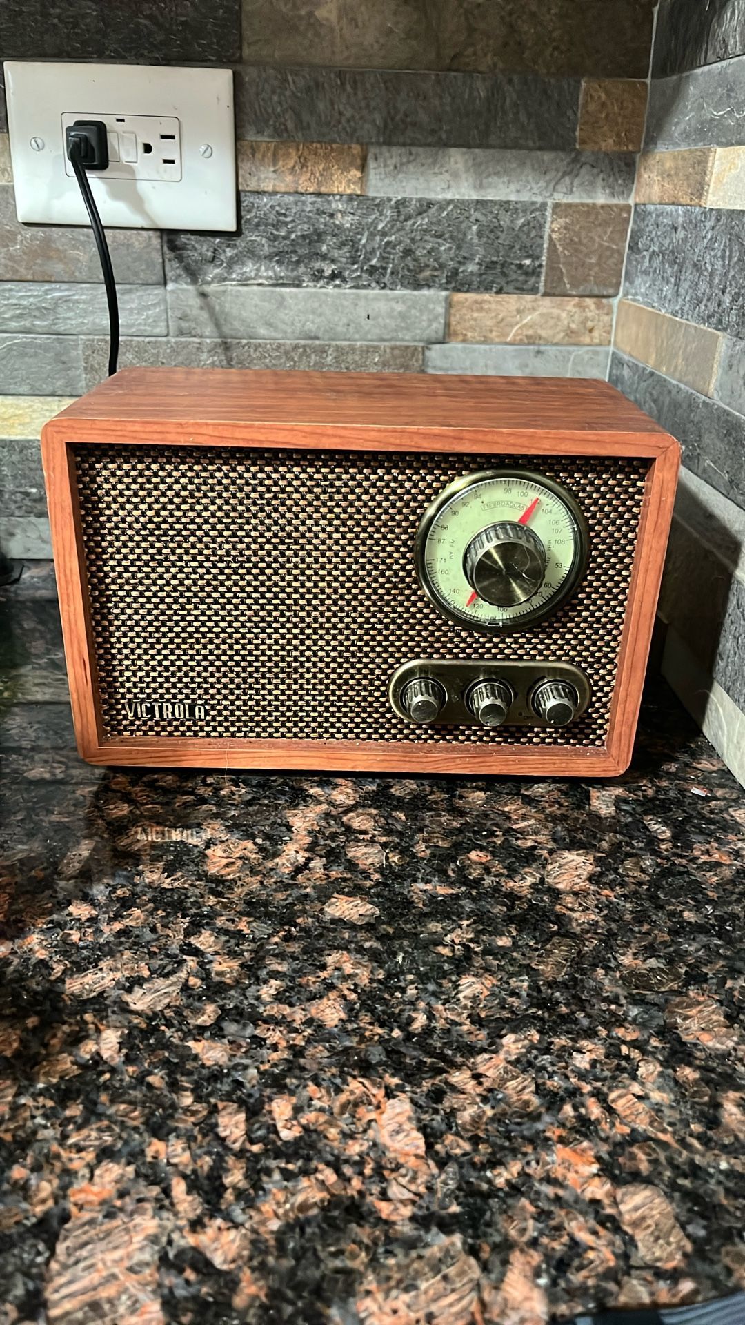 Victrola Retro Wood Bluetooth Radio AM/FM