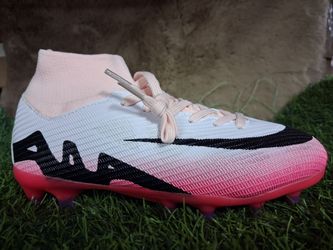 Soccer cleats us size 2.5youth