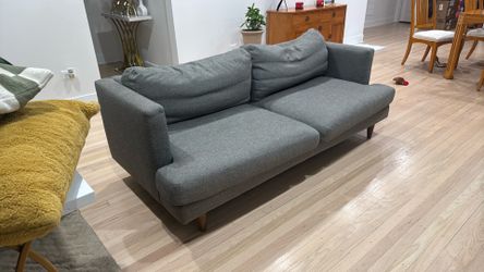 Sofá doble puesto en gris