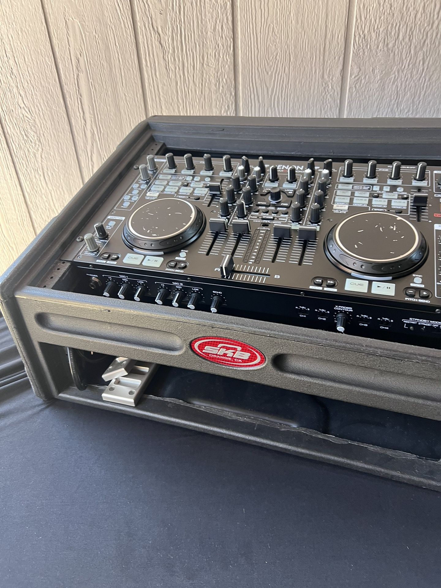 PCDJコントローラー】DENON DN-MC6000 DENON DN-MC6000 DJ