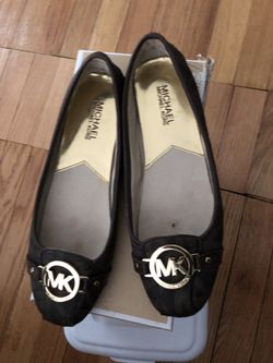 Michael Kors flats size 8m