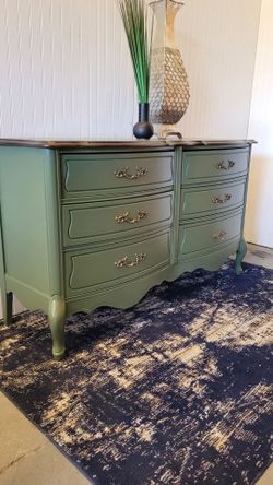 STUNNING FRENCH PROVINCIAL GREEN OLIVE COLOR