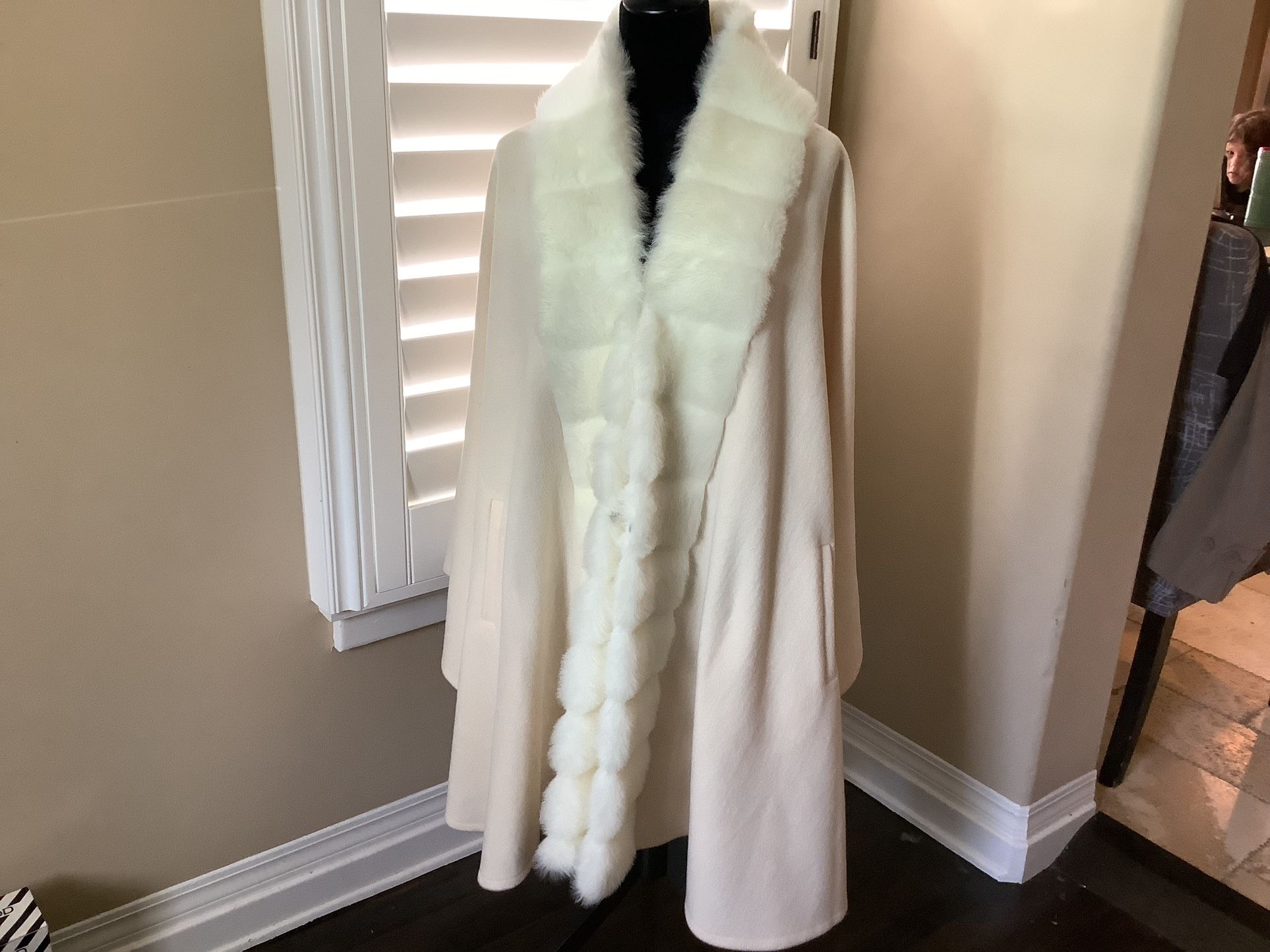 VINTAGE SILHOUETTES Faux Fox Fur Shawls Jackets Cape Coats Wraps Winter O/S