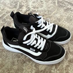 New Vans  Men’s 9 Black 