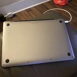 Apple Laptop 