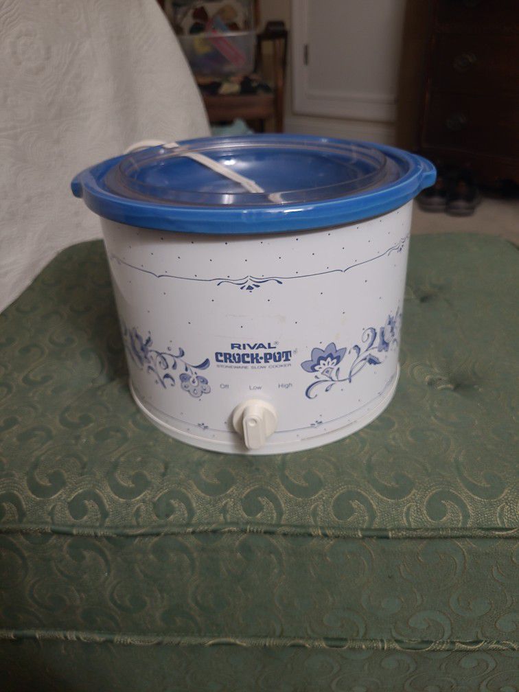 Rival Crock Pot Stoneware Slow Cooker 2.5 Quart Blue Floral -  in 2023