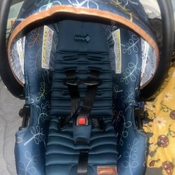 Safety first car seat, navy blue leaf
