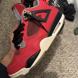 Jordan 4 Toro